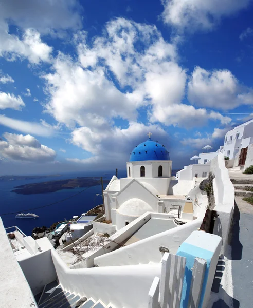 Santorini Insel mit Kirchen und Meerblick in Griechenland — Stockfoto