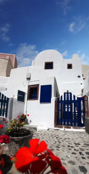 Santorin avec maison ancienne, Architecture blanche traditionnelle en Grèce — Photo