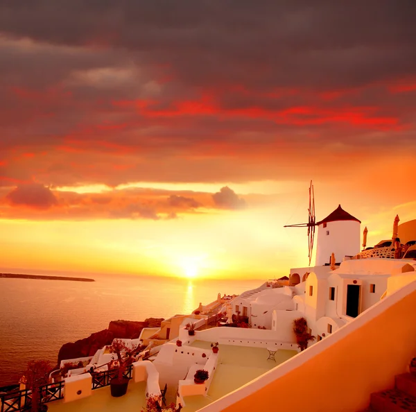 Moinhos em Santorini, Grecia — Fotografia de Stock