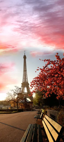 Eiffeltoren in de lentetijd, paris, Frankrijk — Stockfoto