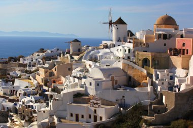 Santorini Adası Yunanistan'daki yel değirmenleri ile