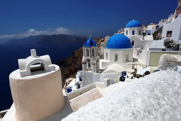 Santorini island with church and blue vase in Greece — Stock Photo, Image