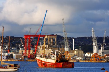 Plymouth, Devon, İngiltere'de marina ile