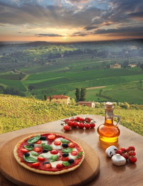 İtalyan pizza ın chianti, İtalya ünlü üzüm peyzaj