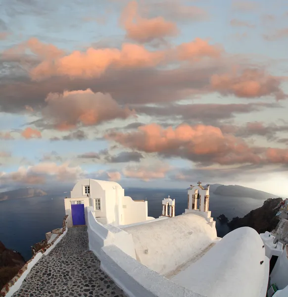 Increíble Santorini con iglesias y vistas al mar en Grecia —  Fotos de Stock