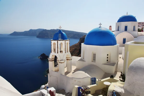 Increíble Santorini con iglesias y vistas al mar en Grecia — Foto de Stock