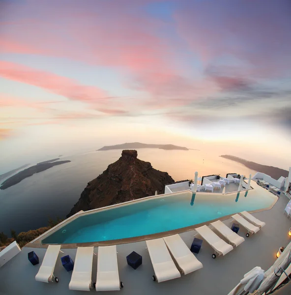 Luxe resort zwembad in santorini, Griekenland — Stockfoto