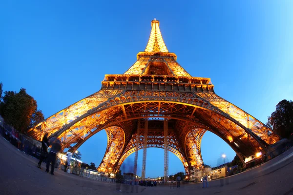 Eiffeltornet på natten i paris, Frankrike — Stockfoto