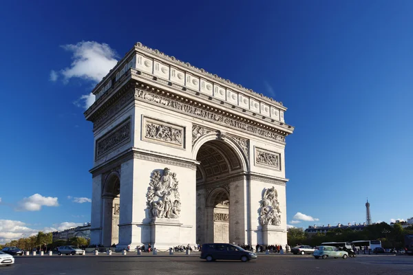 Híres Arc de Triomphe-ősszel, Párizs, Franciaország — Stock Fotó