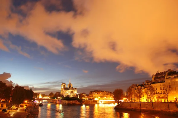 Notre Dame de Paris om kvelden Frankrike – stockfoto