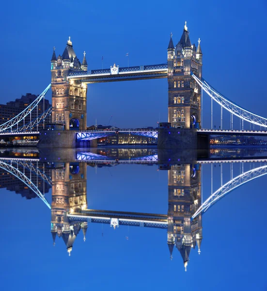 Ponte da Torre Famosa em Londres, Inglaterra — Fotografia de Stock