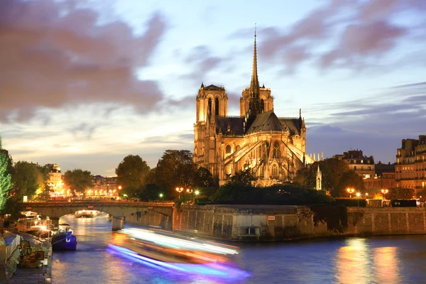 Notre Dame de Paris in the evening, France — Stock Photo, Image