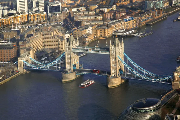 Célèbre Tower Bridge à Londres, Angleterre — Photo