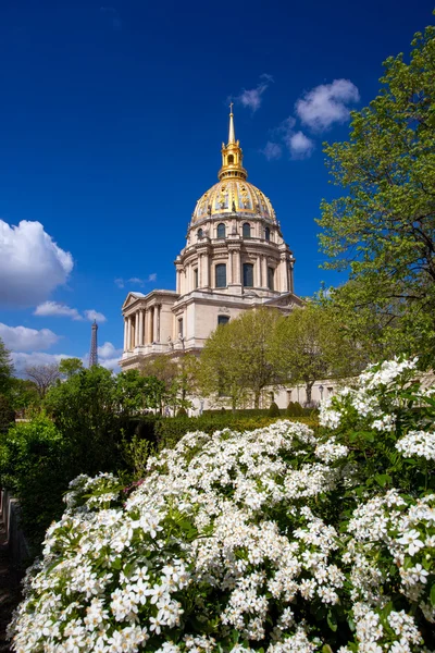 Paris, Les Invalides in spring time, famoso marco, França — Fotografia de Stock