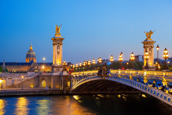 Мост Александра III в Париже во Франции
