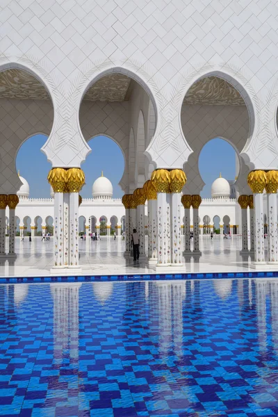 Sheikh Zayed mosque in Abu Dhabi, United Arab Emirates, Middle East — Stock Photo, Image