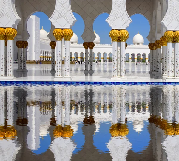 Mezquita Sheikh Zayed en Abu Dhabi, Emiratos Árabes Unidos, Oriente Medio — Foto de Stock