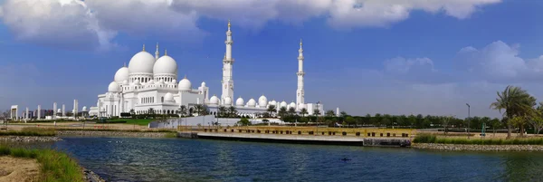 Mesquita Sheikh Zayed em Abu Dhabi, Emirados Árabes Unidos, Oriente Médio — Fotografia de Stock