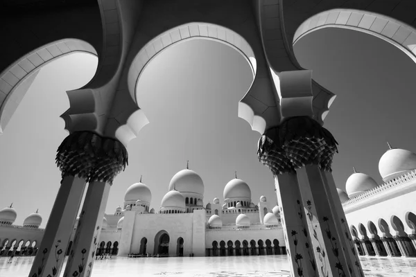 มัสยิด Sheikh Zayed ในอาบูดาบี สหรัฐอาหรับเอมิเรตส์ ตะวันออกกลาง — ภาพถ่ายสต็อก