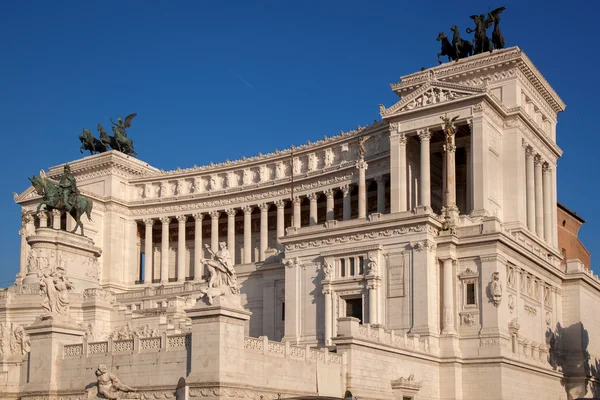 Vittoriano building on the Piazza Venezia in Rome, Italy — Stock Photo, Image