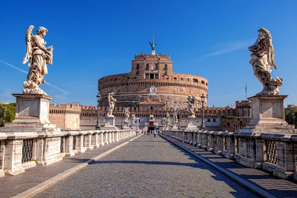 イタリア ローマのテベレ川に橋と天使城 — ストック写真