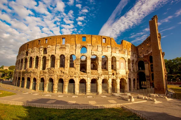 Coliseu durante a primavera, Roma, Itália — Fotografia de Stock
