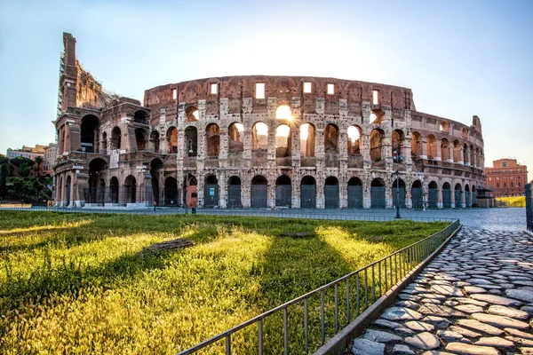 Coliseu durante a primavera, Roma, Itália — Fotografia de Stock