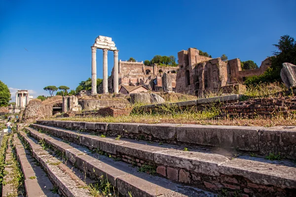 Famous Roman ruins in Rome, Capital city of Italy — Stock Photo, Image