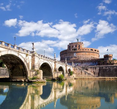 Roma, İtalya'nın tiber Nehri Köprüsü ile melek Kalesi