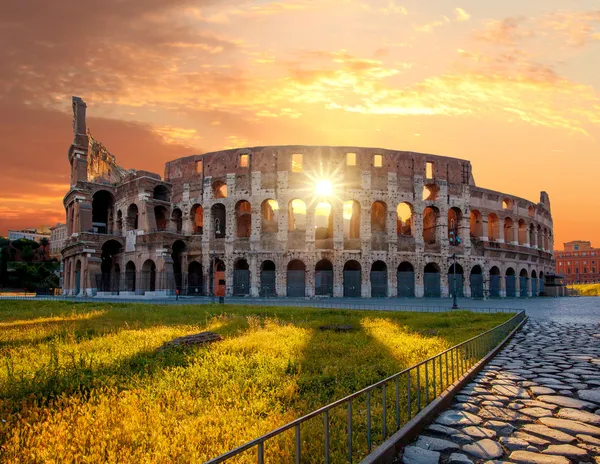 Koloseum w czasie wiosny, Rzym, Włochy — Zdjęcie stockowe