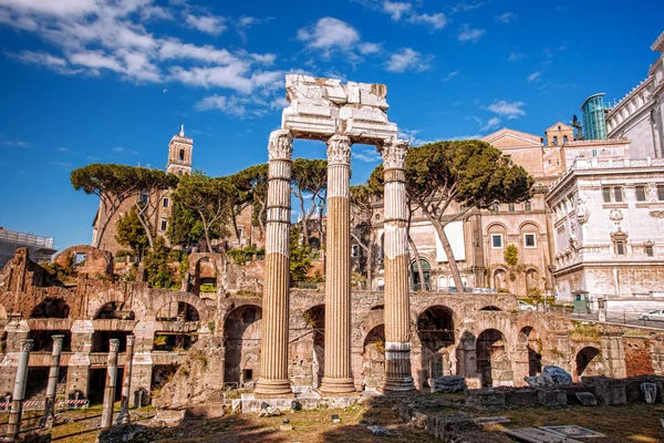 Slavné římské ruiny v Římě, hlavního města Itálie — Stock fotografie