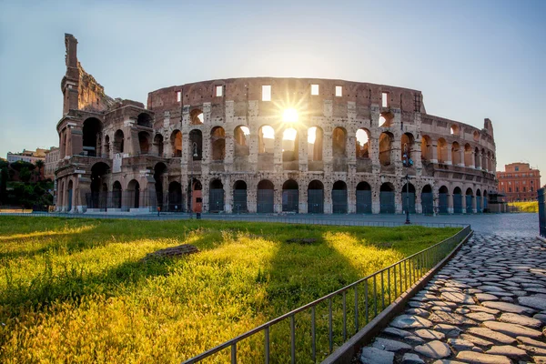 Colosseum tijdens de lentetijd, Rome, Italië — Stockfoto