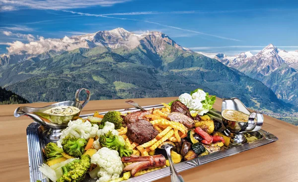 Hagyományos Ausztriai Ételélményt Zell Lásd Falu Kitzsteinhorn Csúcs Tauern Alpok — Stock Fotó