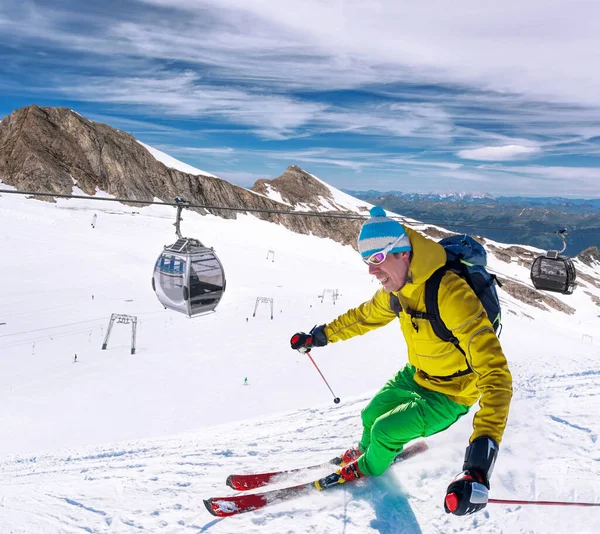 Esqui Esqui Downhill Durante Dia Ensolarado Altas Montanhas Kaprun Glacier — Fotografia de Stock