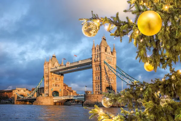 Tower Bridge Mit Weihnachtsbaum London England Großbritannien — Stockfoto