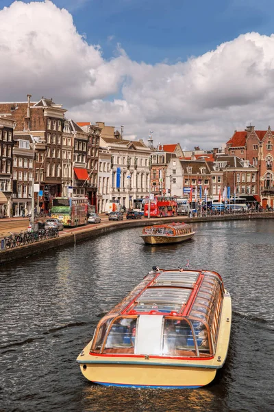 Amsterdam Città Con Barche Turistiche Sul Canale Durante Primavera Nei — Foto Stock