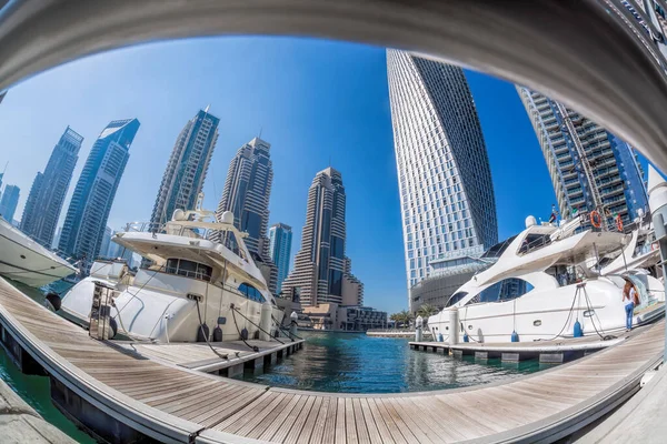 Ντουμπάι Μαρίνα Σκάφη Κατά Ουρανοξύστες Στο Ντουμπάι Ηνωμένα Αραβικά Εμιράτα — Φωτογραφία Αρχείου