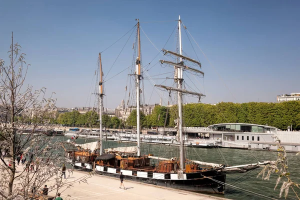 Gamla Segelfartyg Förtöjda Seine Floden Våren Paris Frankrike — Stockfoto
