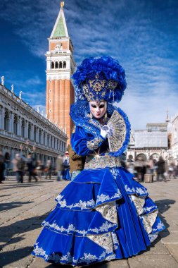 Venedik, İtalya 'da düzenlenen geleneksel festivalde renkli karnaval maskeleri