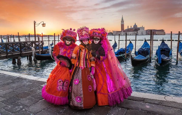 Kleurrijke Carnavalsmaskers Een Traditioneel Festival Venetië Italië — Stockfoto