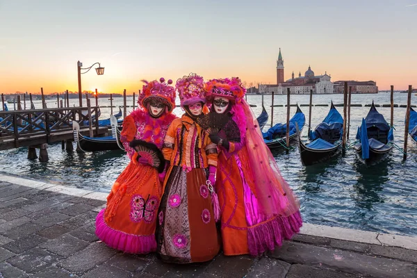 Masques Carnaval Colorés Lors Festival Traditionnel Venise Italie — Photo