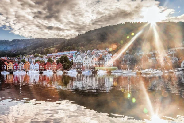 Famosa Bryggen Contro Tramonto Bergen Patrimonio Mondiale Dell Unesco Norvegia — Foto Stock