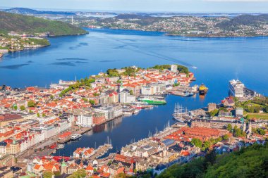 Kent merkezi Bergen 'in güzel manzarası Norveç' teki Floyen limanı, UNESCO Dünya Mirası Alanı