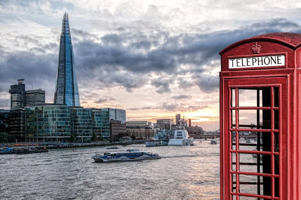 Blick Von Der Tower Bridge Auf Die Themse Mit Touristenboot — Stockfoto