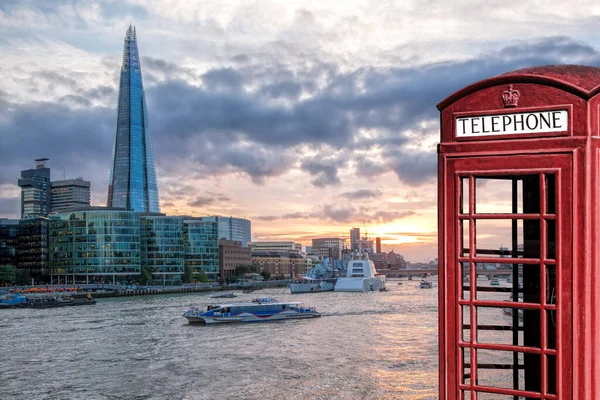 Blick Von Der Tower Bridge Auf Die Themse Mit Touristenboot — Stockfoto