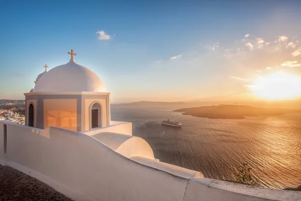 Altstadt Von Thira Auf Der Insel Santorini Weiße Kirche Gegen — Stockfoto