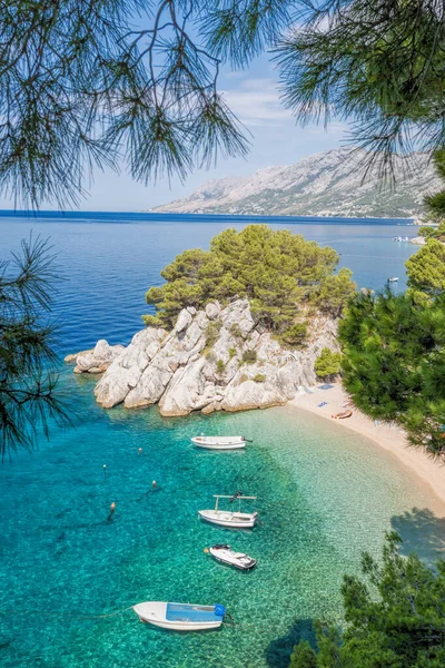 Amazing Beach Boats Azure Sea Brela Makarska Dalmatia Croatian Coast — Foto Stock