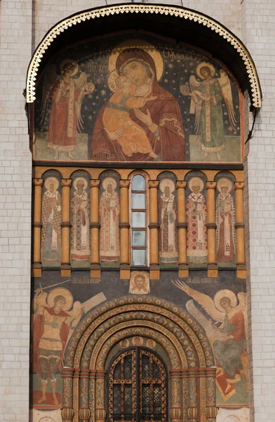 Fasade detail. Kathedraal van de veronderstelling in kremlin. Moskou. Rusland. — Stockfoto