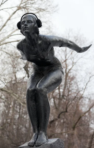 Swimmer. 1930 by Matvey Manizer. Neskuchniy Garden. Moscow. Russia. — Stock Photo, Image