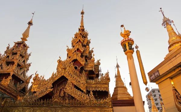 Sule Paya (pagode) stupa. Yangon. Myanmar . — Photo